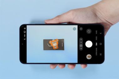 Điện thoại Samsung Galaxy S25 FE 5G 8GB/512GB Trắng/Xanh Navy